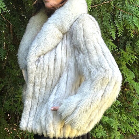 Vintage Saga Fox Fur Jacket with 100% Bemberg Liner. Approximate size M or 8. - Picture 4 of 8